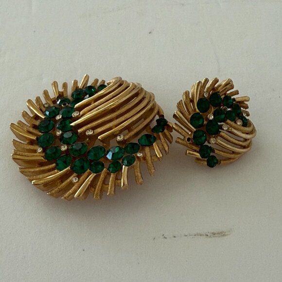 Vintage Trifari Gold-Tone Brooch ONE Clip-On Earring Green Clear Rhinestones - Picture 1 of 6